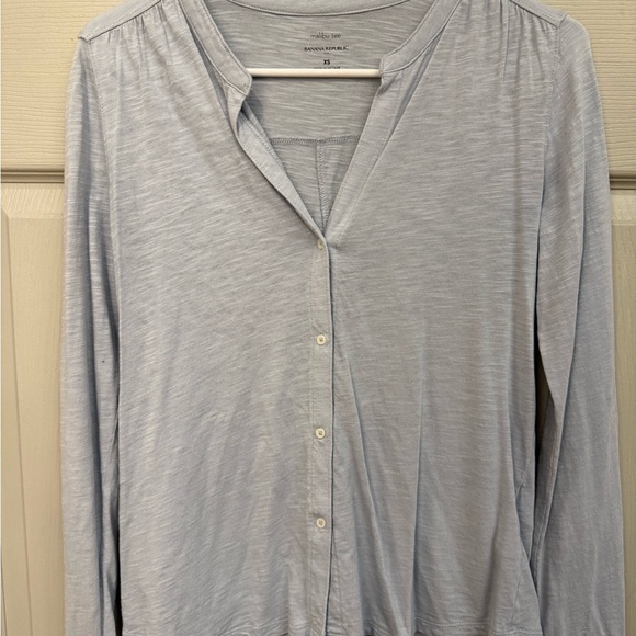 Banana Republic Women's Light Blue Button Down Malibu tee XS - Picture 1 of 5
